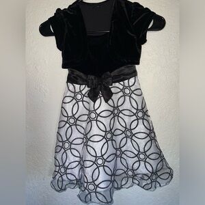 Holiday Dress- Guessing around 4-5T